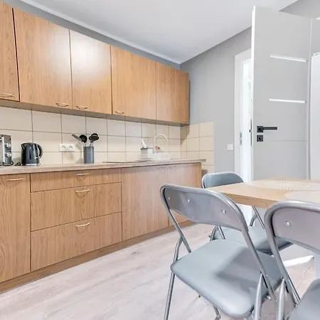 2a Neu Renoviert 3 Zi Whg 5 Betten 43,41qm 아파트 슈베트