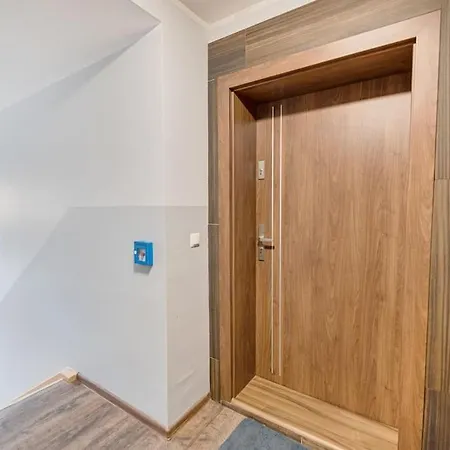 아파트 2a Neu Renoviert 3 Zi Whg 5 Betten 43,41qm 슈베트